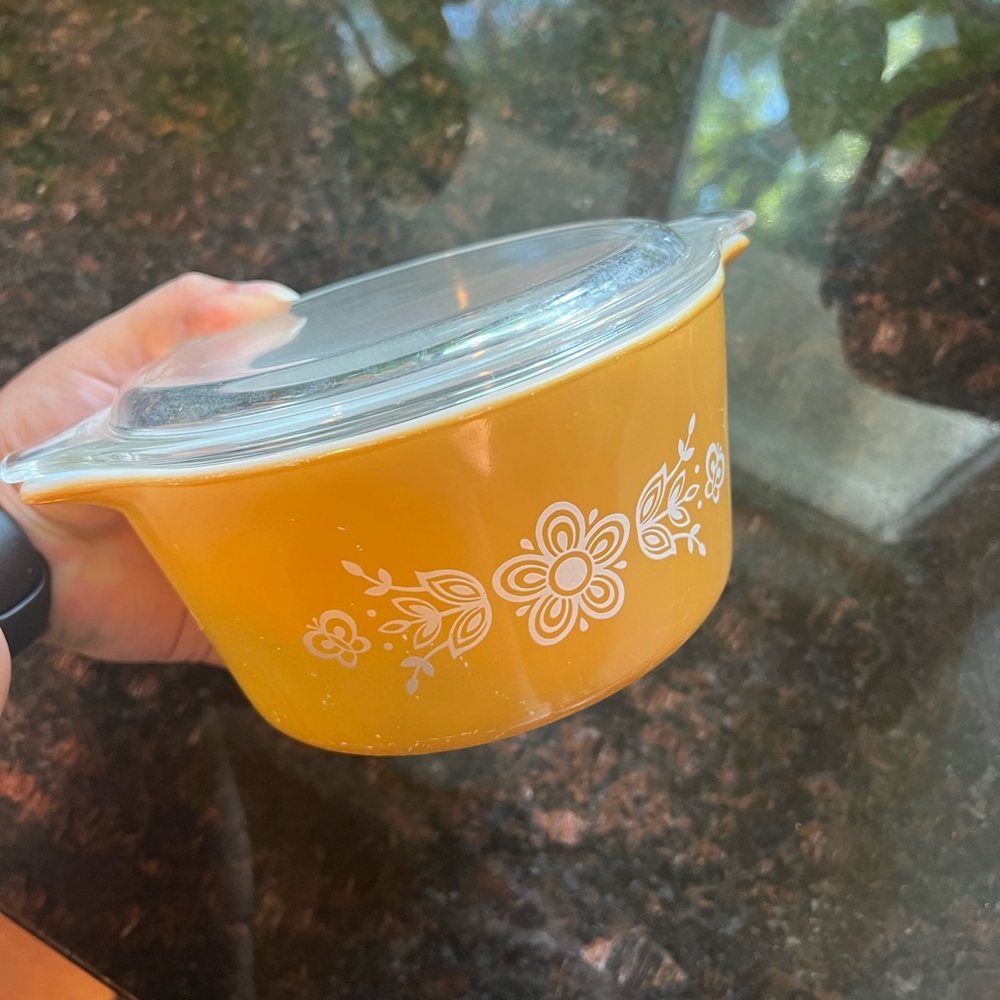 Pyrex Butterfly Gold 1 qt casserole, 473